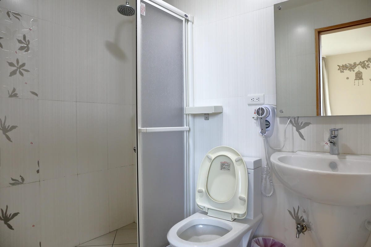 【食。新北三芝】樂岩庭園西餐～​48盎司厚5公分超大牛排等你來挑戰，大食客美食推薦，食量小者勿試！