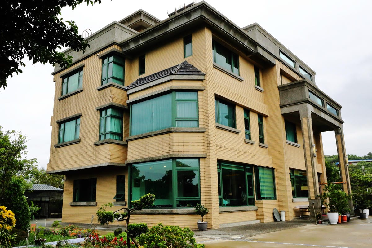 【食。新北三芝】樂岩庭園西餐～​48盎司厚5公分超大牛排等你來挑戰，大食客美食推薦，食量小者勿試！