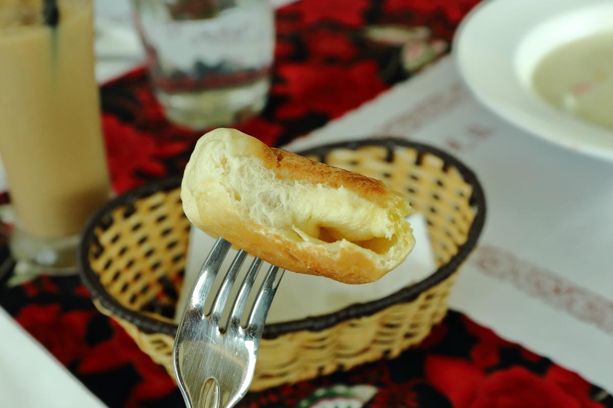 【食。新北三芝】樂岩庭園西餐～​48盎司厚5公分超大牛排等你來挑戰，大食客美食推薦，食量小者勿試！