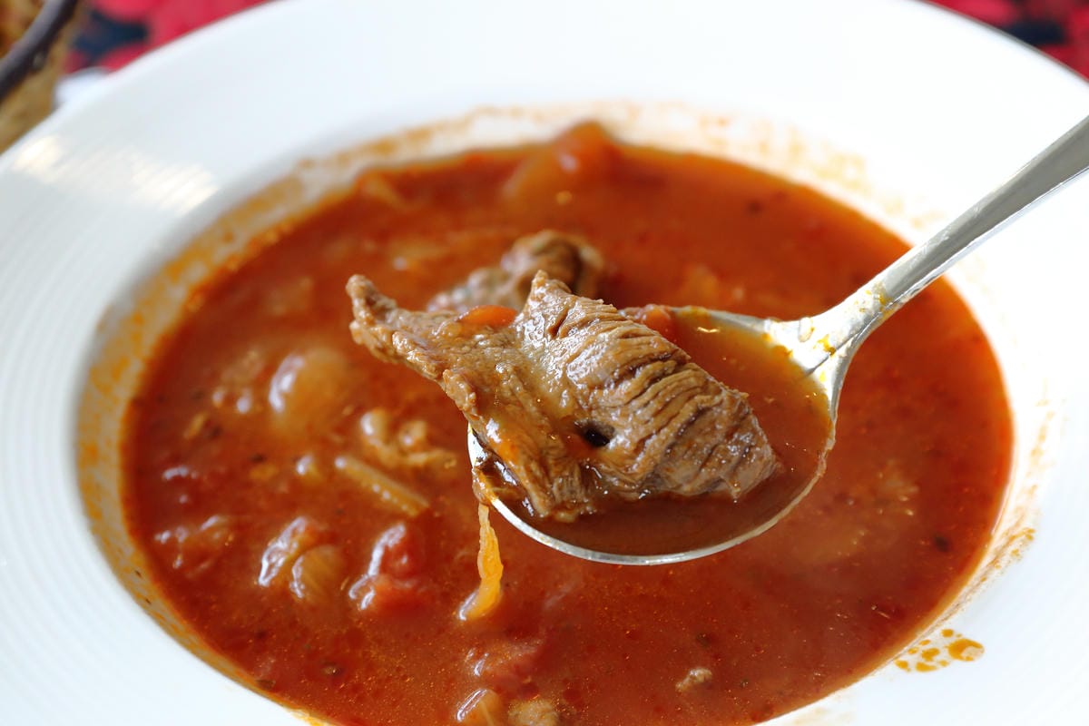 【食。新北三芝】樂岩庭園西餐～​48盎司厚5公分超大牛排等你來挑戰，大食客美食推薦，食量小者勿試！