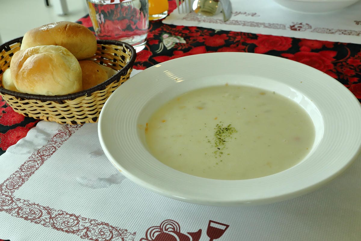 【食。新北三芝】樂岩庭園西餐～​48盎司厚5公分超大牛排等你來挑戰，大食客美食推薦，食量小者勿試！