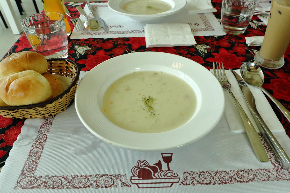 【食。新北三芝】樂岩庭園西餐～​48盎司厚5公分超大牛排等你來挑戰，大食客美食推薦，食量小者勿試！