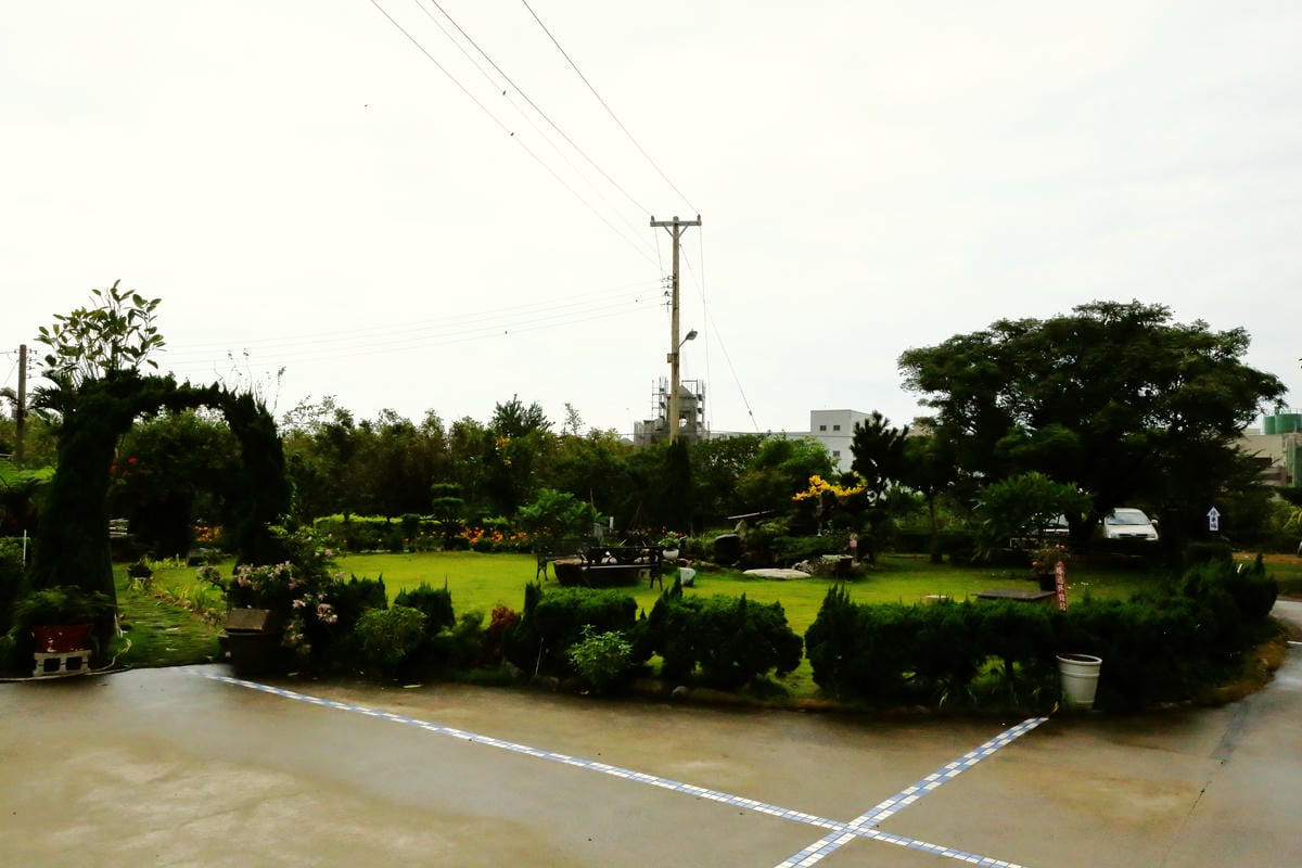 【食。新北三芝】樂岩庭園西餐～​48盎司厚5公分超大牛排等你來挑戰，大食客美食推薦，食量小者勿試！