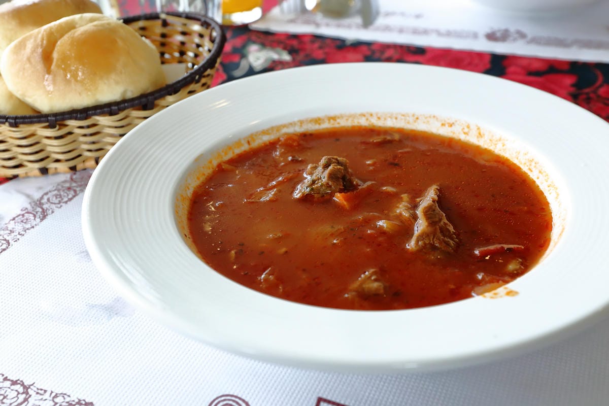 【食。新北三芝】樂岩庭園西餐～​48盎司厚5公分超大牛排等你來挑戰，大食客美食推薦，食量小者勿試！