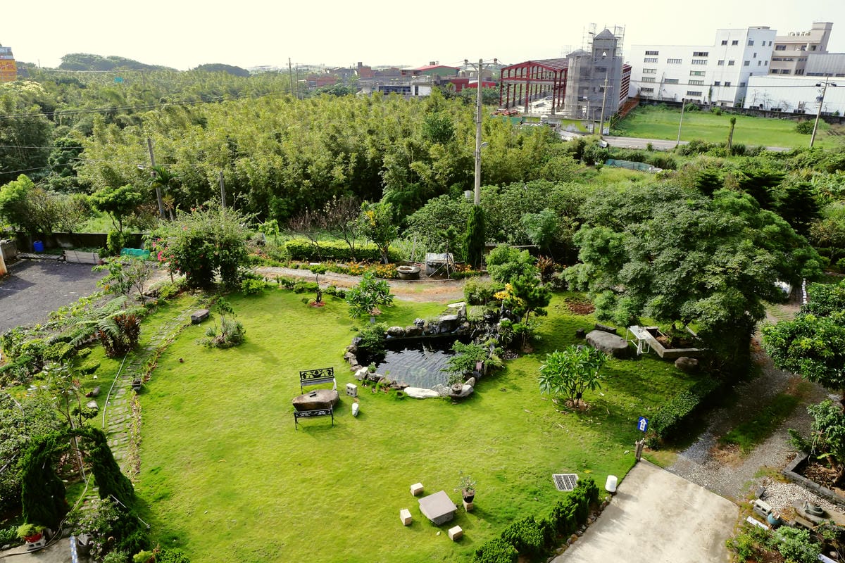 【食。新北三芝】樂岩庭園西餐～​48盎司厚5公分超大牛排等你來挑戰，大食客美食推薦，食量小者勿試！