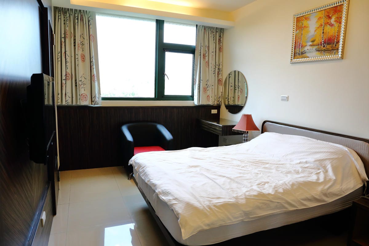 【食。新北三芝】樂岩庭園西餐～​48盎司厚5公分超大牛排等你來挑戰，大食客美食推薦，食量小者勿試！