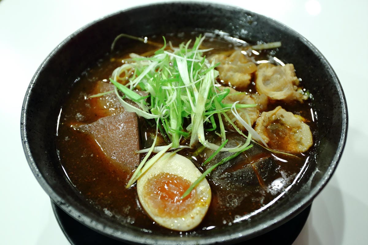 【食。板橋】下河幫麻辣牛肉麵～無辣不歡，麻辣夠勁的好味道！顛覆傳統牛肉麵新思維，牛肉麵不再只有牛肉！