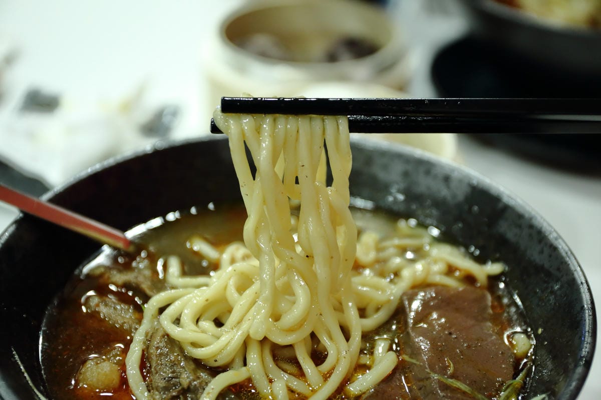 【食。板橋】下河幫麻辣牛肉麵～無辣不歡，麻辣夠勁的好味道！顛覆傳統牛肉麵新思維，牛肉麵不再只有牛肉！
