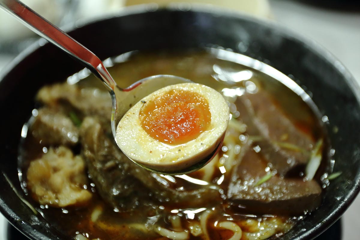 【食。板橋】下河幫麻辣牛肉麵～無辣不歡，麻辣夠勁的好味道！顛覆傳統牛肉麵新思維，牛肉麵不再只有牛肉！