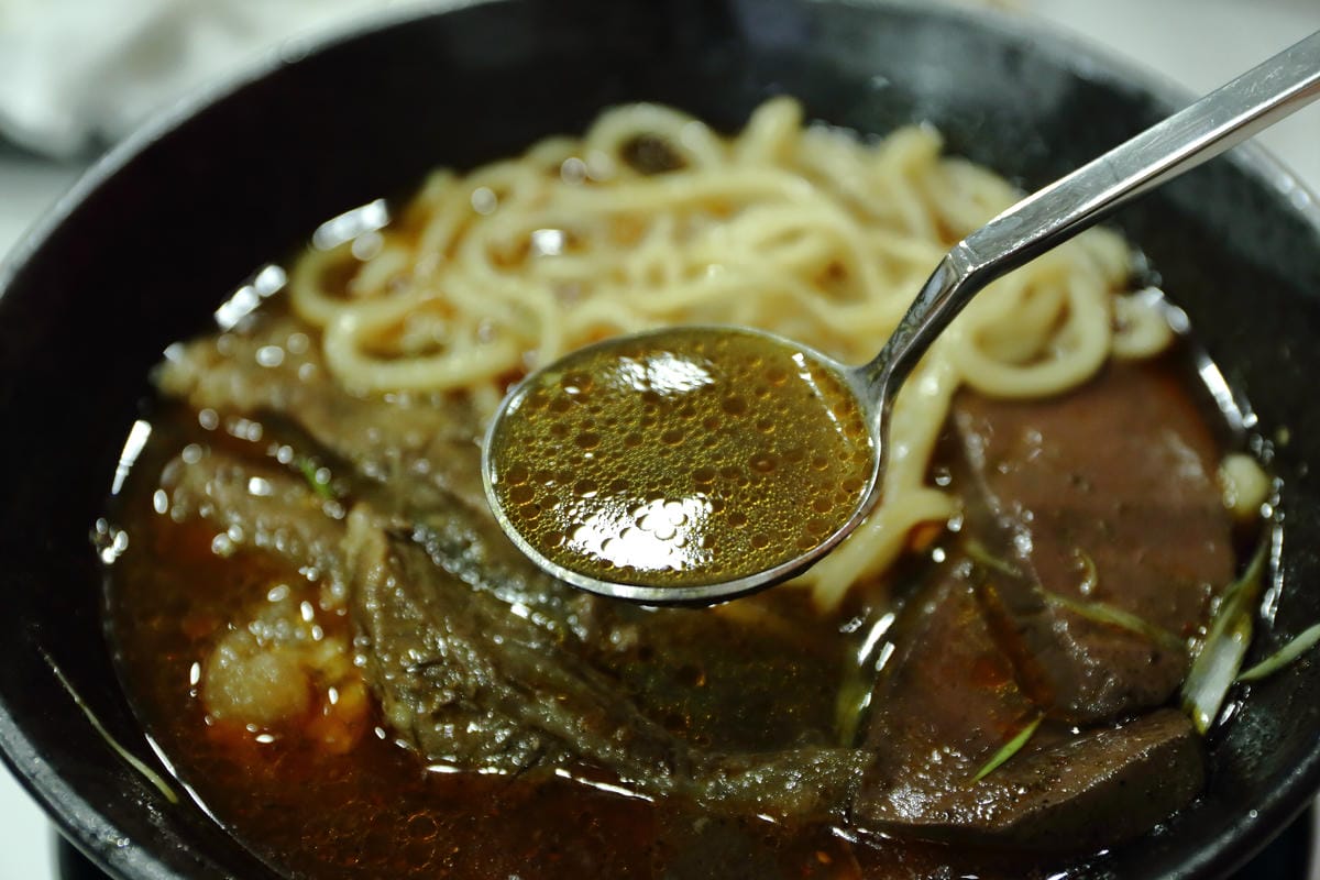 【食。板橋】下河幫麻辣牛肉麵～無辣不歡，麻辣夠勁的好味道！顛覆傳統牛肉麵新思維，牛肉麵不再只有牛肉！
