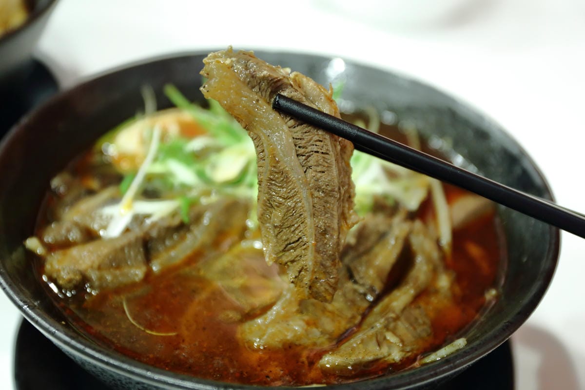 【食。板橋】下河幫麻辣牛肉麵～無辣不歡，麻辣夠勁的好味道！顛覆傳統牛肉麵新思維，牛肉麵不再只有牛肉！