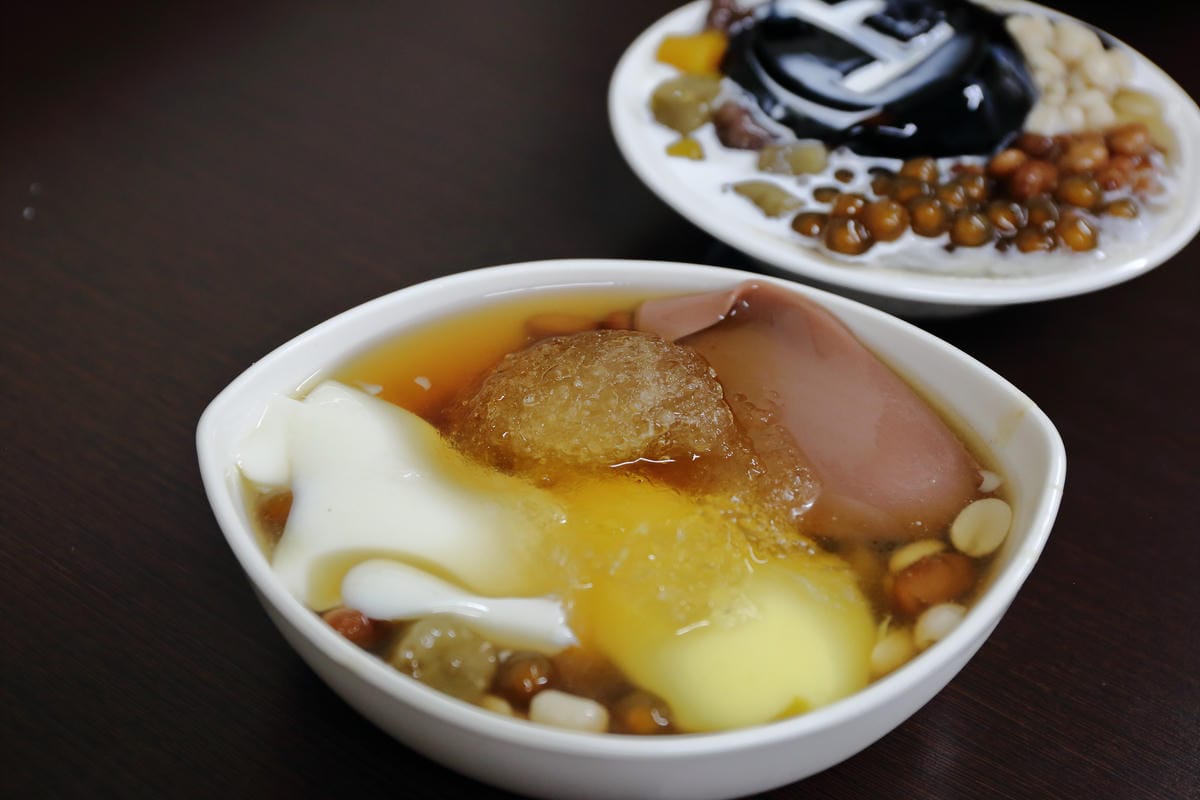 【食。中壢】上輝燒仙草行～夏天的冰涼好滋味，在地人推薦的滑嫩仙草凍，古溜啊古溜～