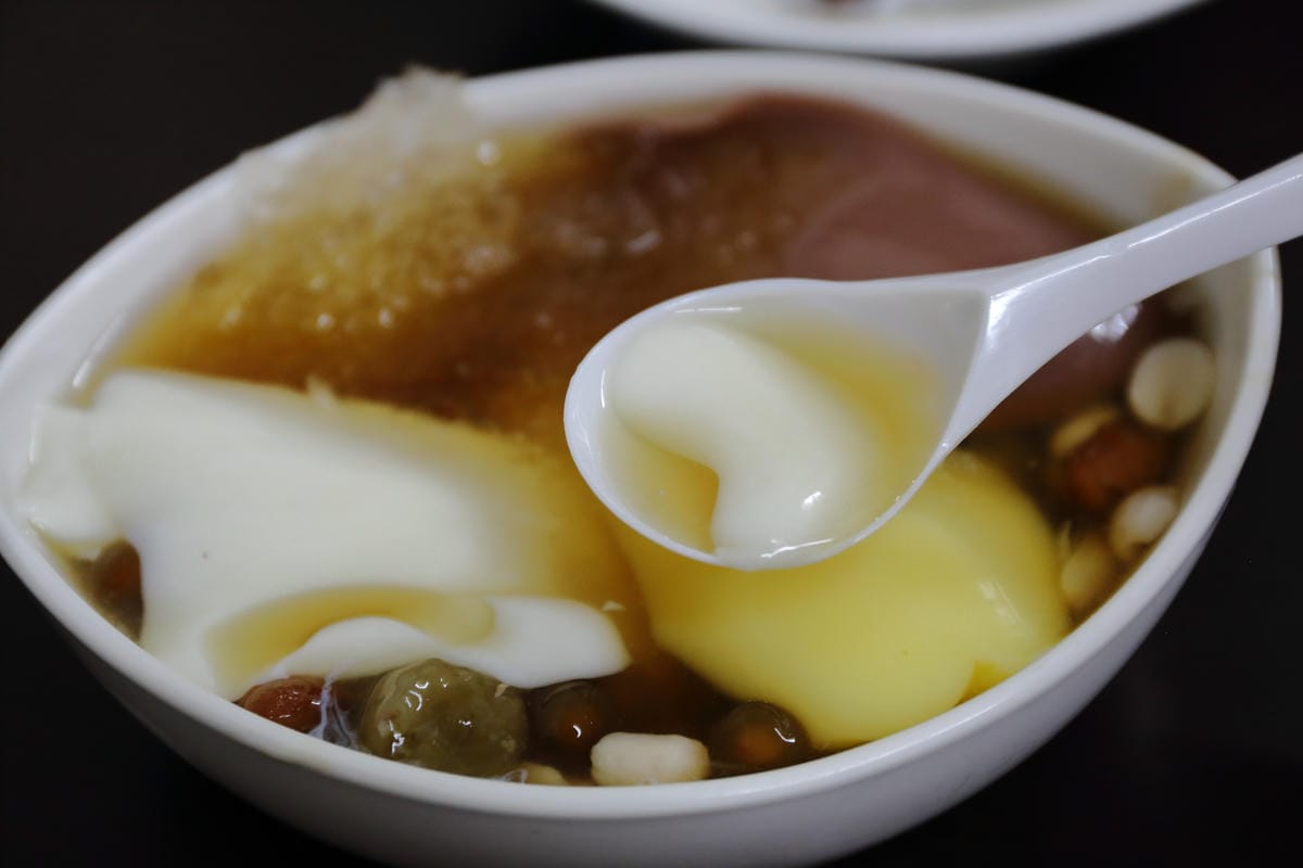 【食。中壢】上輝燒仙草行～夏天的冰涼好滋味，在地人推薦的滑嫩仙草凍，古溜啊古溜～