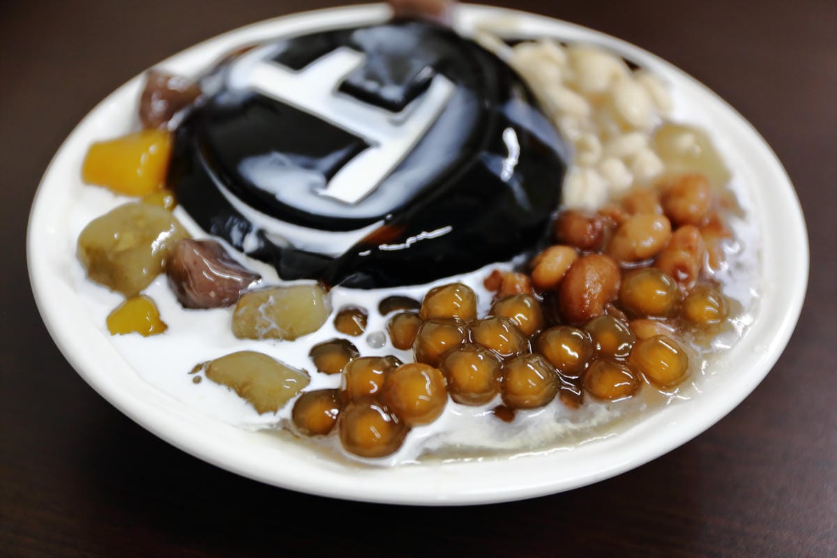 【食。中壢】上輝燒仙草行～夏天的冰涼好滋味，在地人推薦的滑嫩仙草凍，古溜啊古溜～