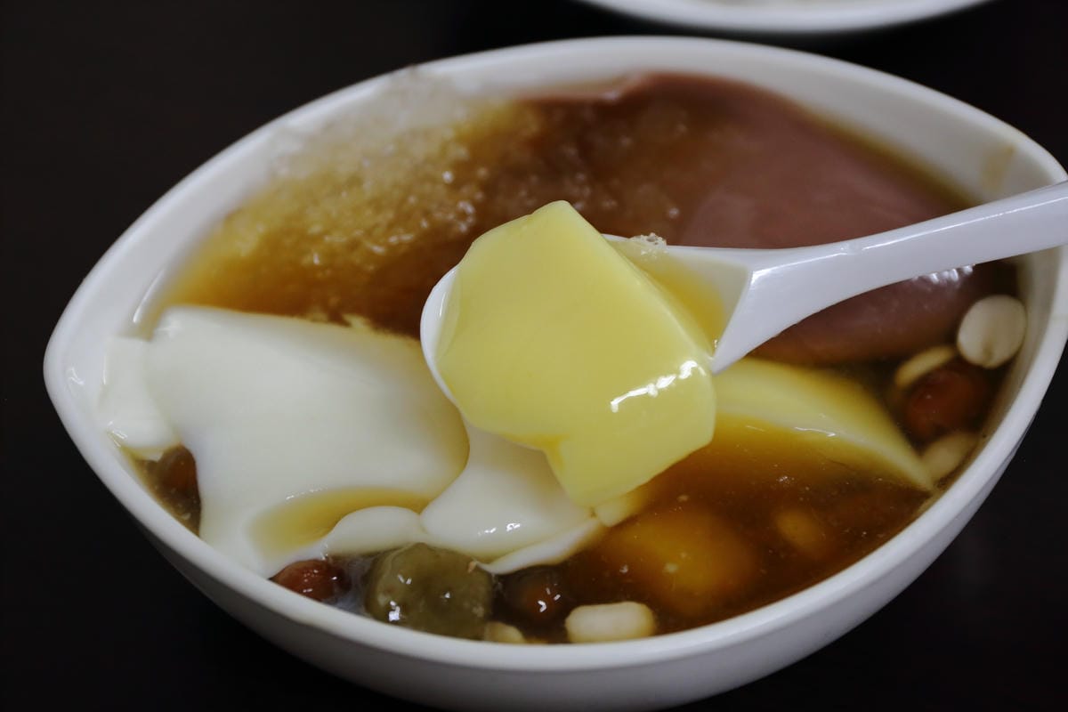 【食。中壢】上輝燒仙草行～夏天的冰涼好滋味，在地人推薦的滑嫩仙草凍，古溜啊古溜～