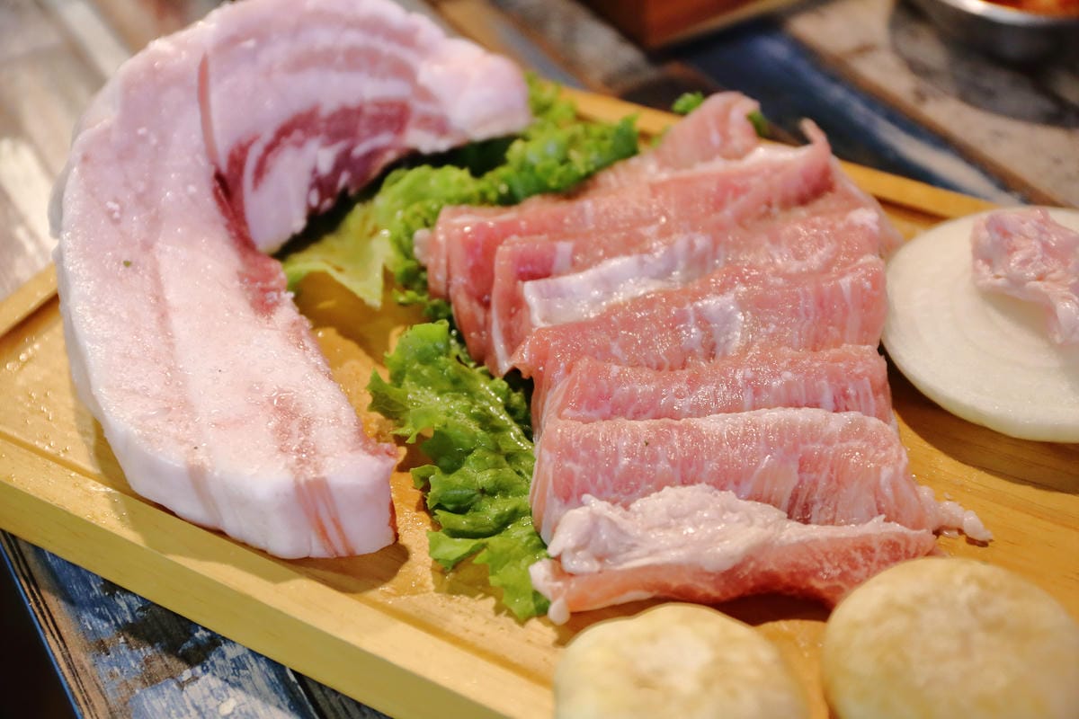 【食。台北】咚咚家dondonga韓式豬肉專賣 – 돈돈가～東區韓式烤肉專門店，鐵板上的滋滋聲，痛快吃肉吧！