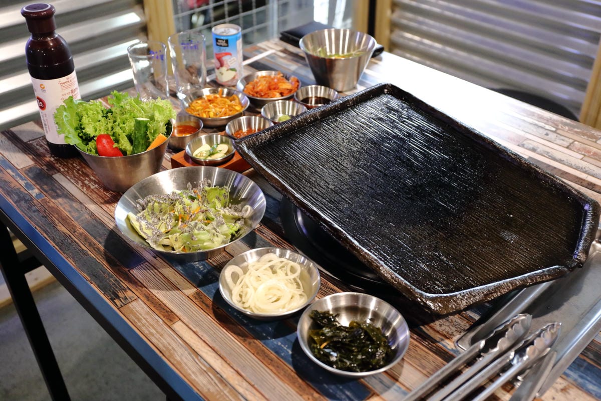 【食。台北】咚咚家dondonga韓式豬肉專賣 – 돈돈가～東區韓式烤肉專門店，鐵板上的滋滋聲，痛快吃肉吧！