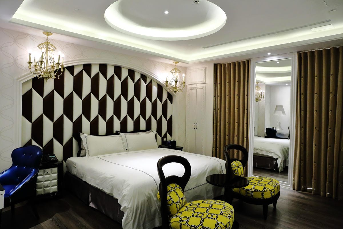 【宿。台中】芭蕾城市渡假旅店 VillaBallet～​台中住宿推薦。新穎時尚主題房型設計，宛如置身異國享受著異國的風情，趕快預約美好假期！