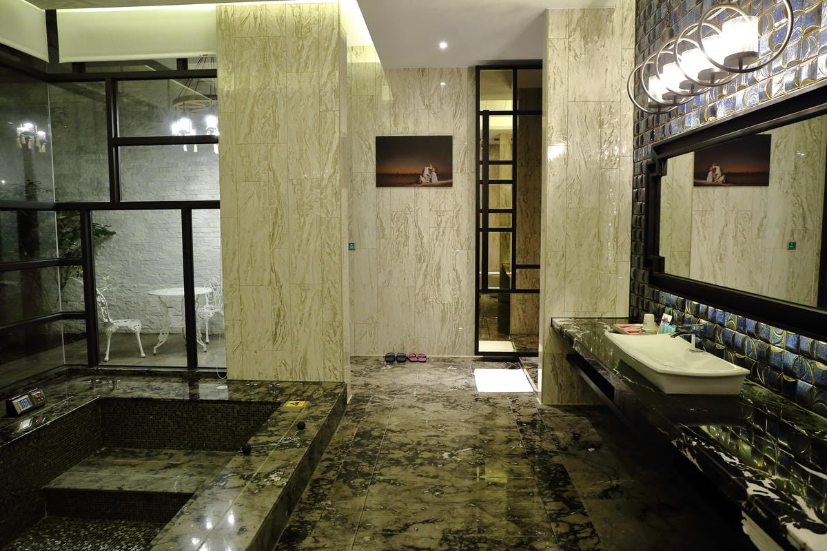 【宿。台中】芭蕾城市渡假旅店 VillaBallet～​台中住宿推薦。新穎時尚主題房型設計，宛如置身異國享受著異國的風情，趕快預約美好假期！