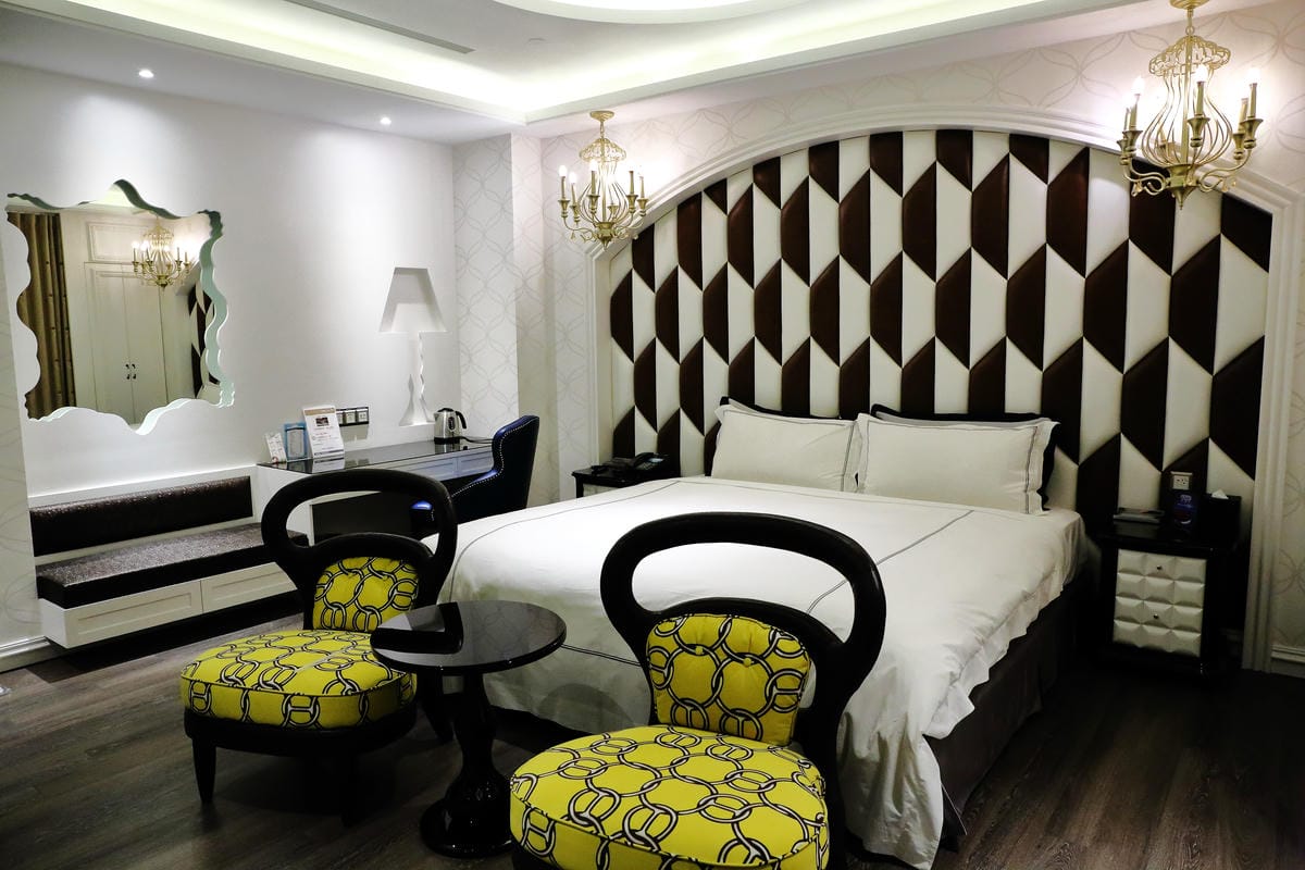 【宿。台中】芭蕾城市渡假旅店 VillaBallet～​台中住宿推薦。新穎時尚主題房型設計，宛如置身異國享受著異國的風情，趕快預約美好假期！