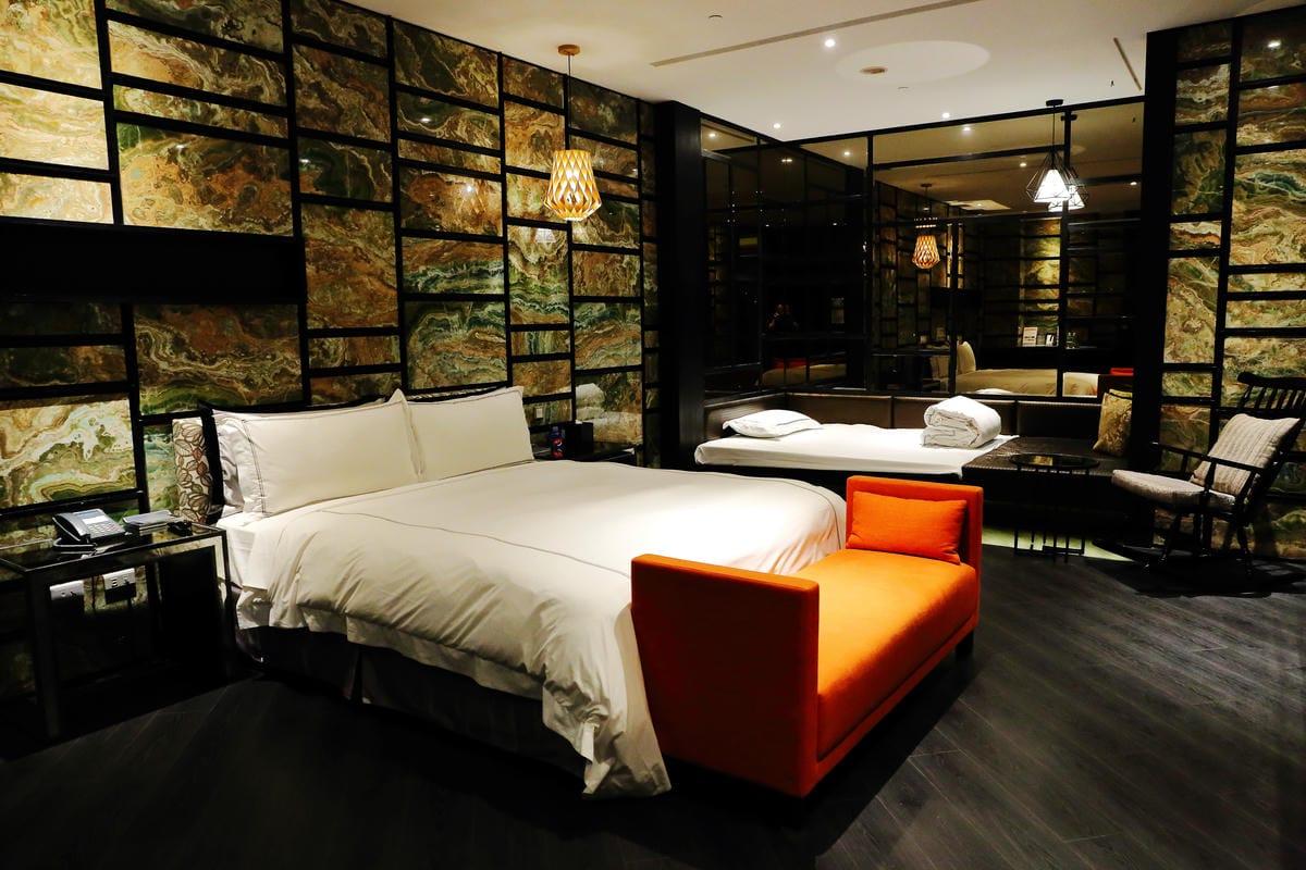 【宿。台中】芭蕾城市渡假旅店 VillaBallet～​台中住宿推薦。新穎時尚主題房型設計，宛如置身異國享受著異國的風情，趕快預約美好假期！