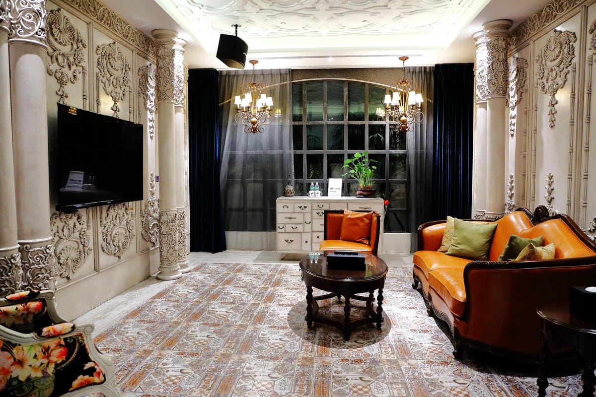 【宿。台中】芭蕾城市渡假旅店 VillaBallet～​台中住宿推薦。新穎時尚主題房型設計，宛如置身異國享受著異國的風情，趕快預約美好假期！