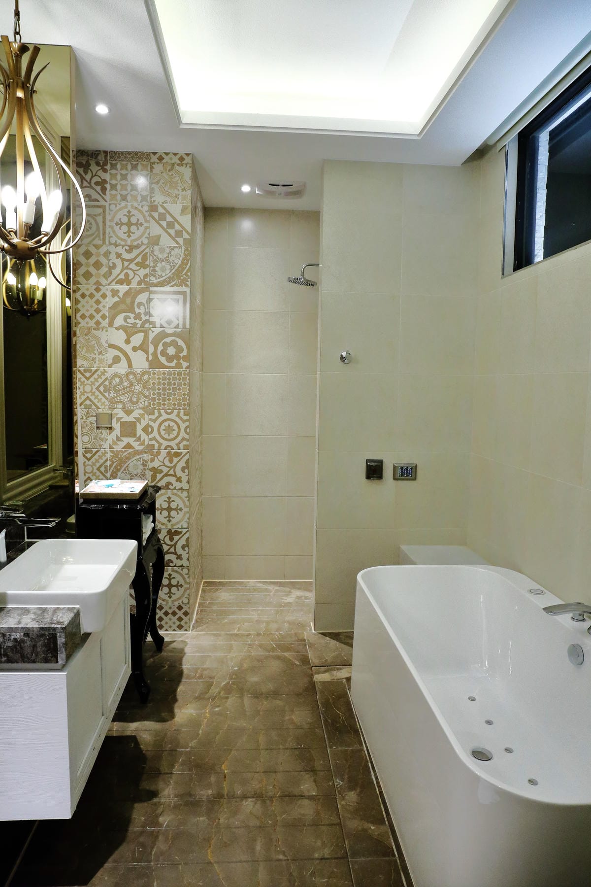 【宿。台中】芭蕾城市渡假旅店 VillaBallet～​台中住宿推薦。新穎時尚主題房型設計，宛如置身異國享受著異國的風情，趕快預約美好假期！