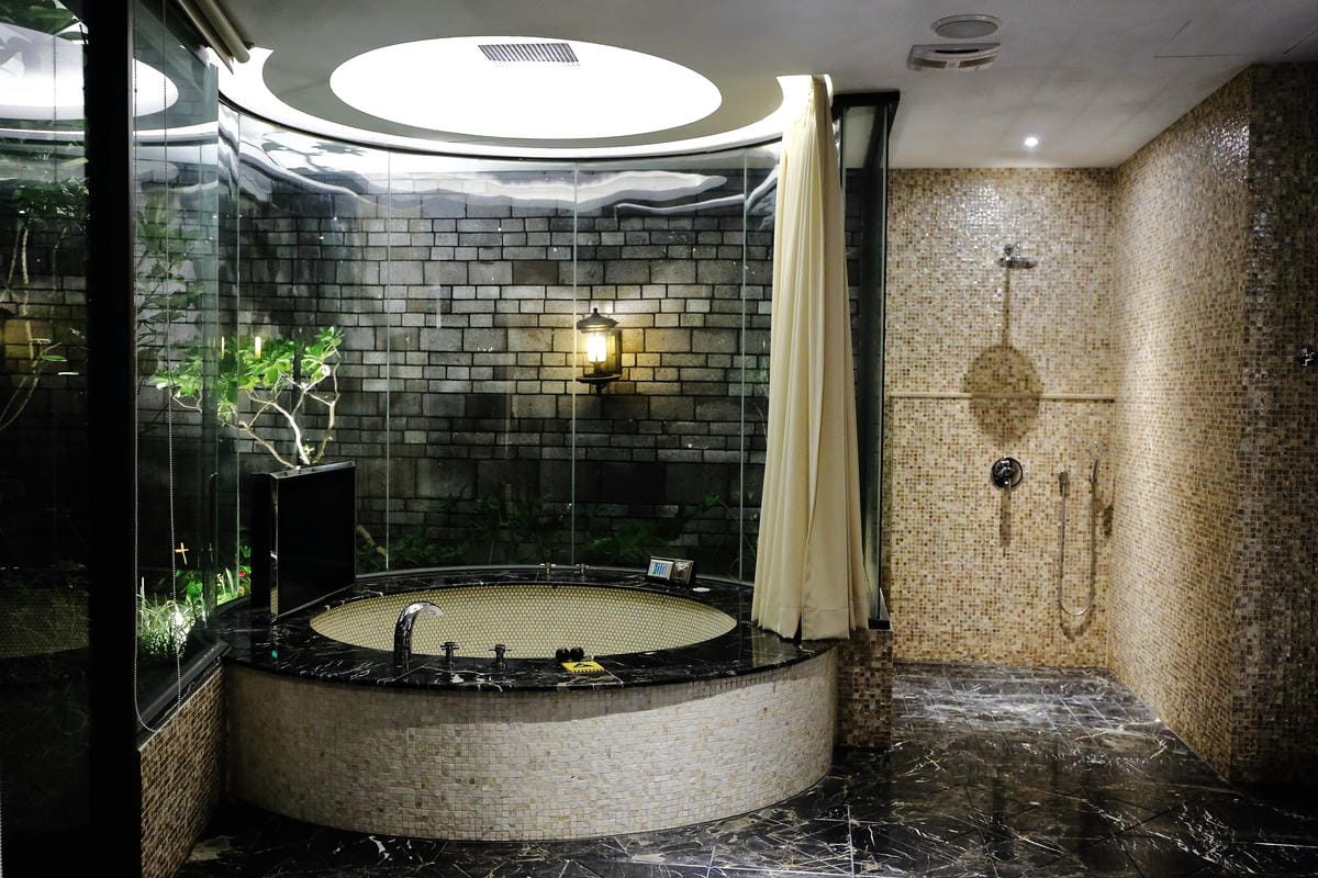 【宿。台中】芭蕾城市渡假旅店 VillaBallet～​台中住宿推薦。新穎時尚主題房型設計，宛如置身異國享受著異國的風情，趕快預約美好假期！