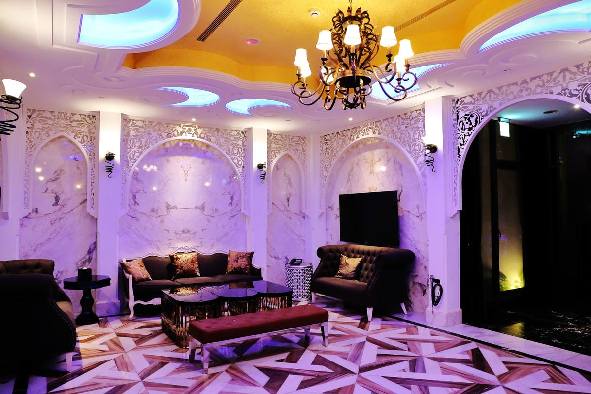 【宿。台中】芭蕾城市渡假旅店 VillaBallet～​台中住宿推薦。新穎時尚主題房型設計，宛如置身異國享受著異國的風情，趕快預約美好假期！