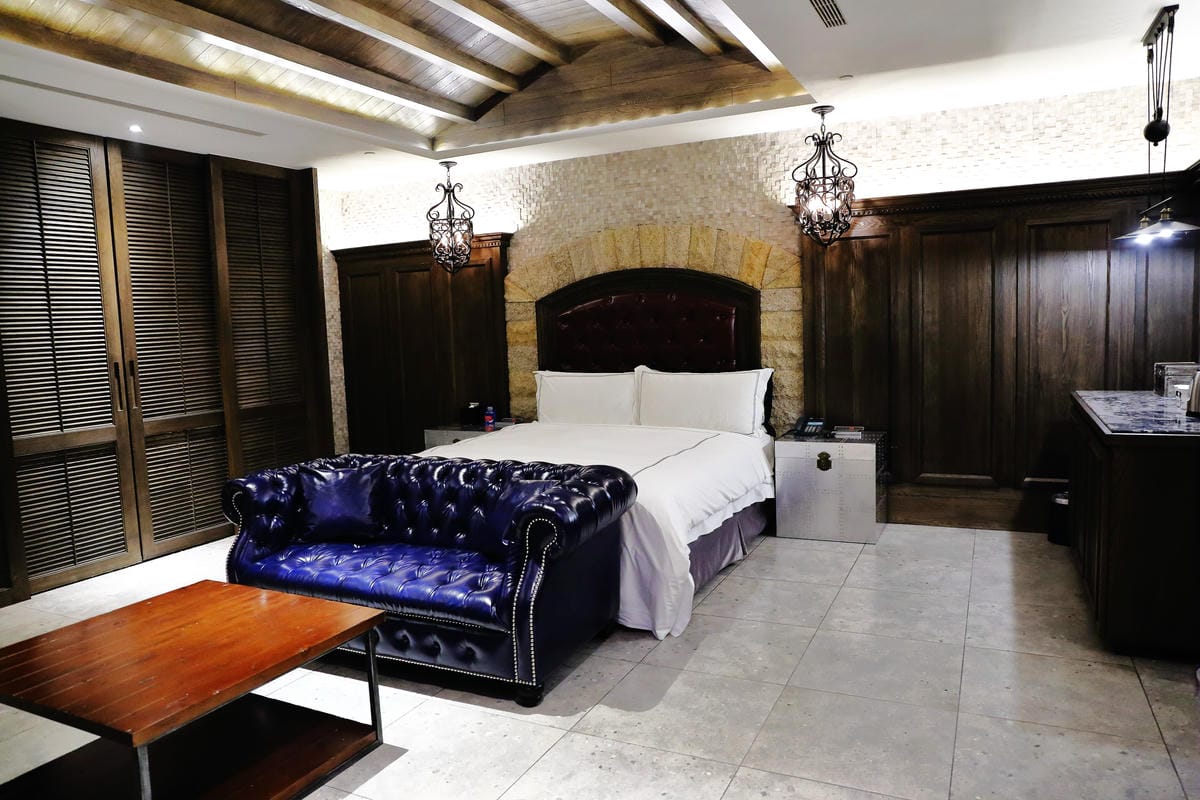 【宿。台中】芭蕾城市渡假旅店 VillaBallet～​台中住宿推薦。新穎時尚主題房型設計，宛如置身異國享受著異國的風情，趕快預約美好假期！