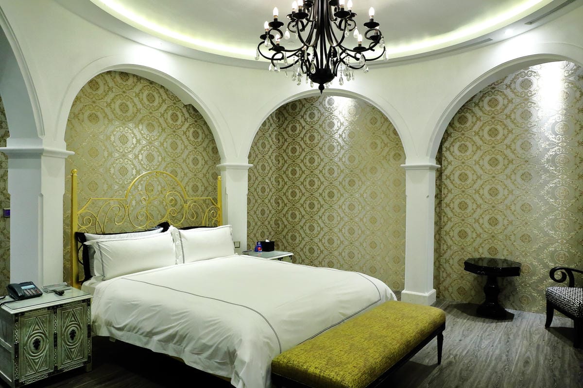 【宿。台中】芭蕾城市渡假旅店 VillaBallet～​台中住宿推薦。新穎時尚主題房型設計，宛如置身異國享受著異國的風情，趕快預約美好假期！