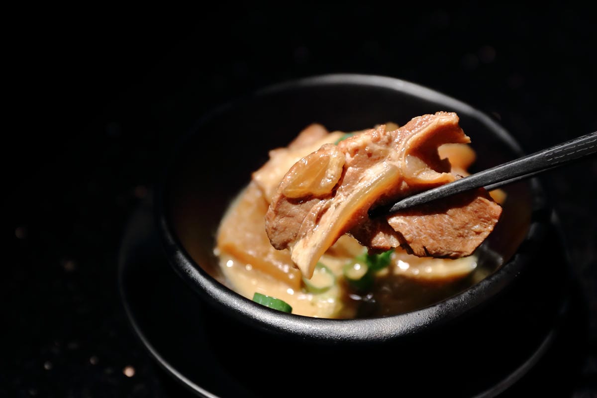 【食。台北】。囍聚。精緻鍋物～台北海鮮火鍋代名詞，老饕必訪！頂級蝦子太銷魂，吃到痛風也不怕！