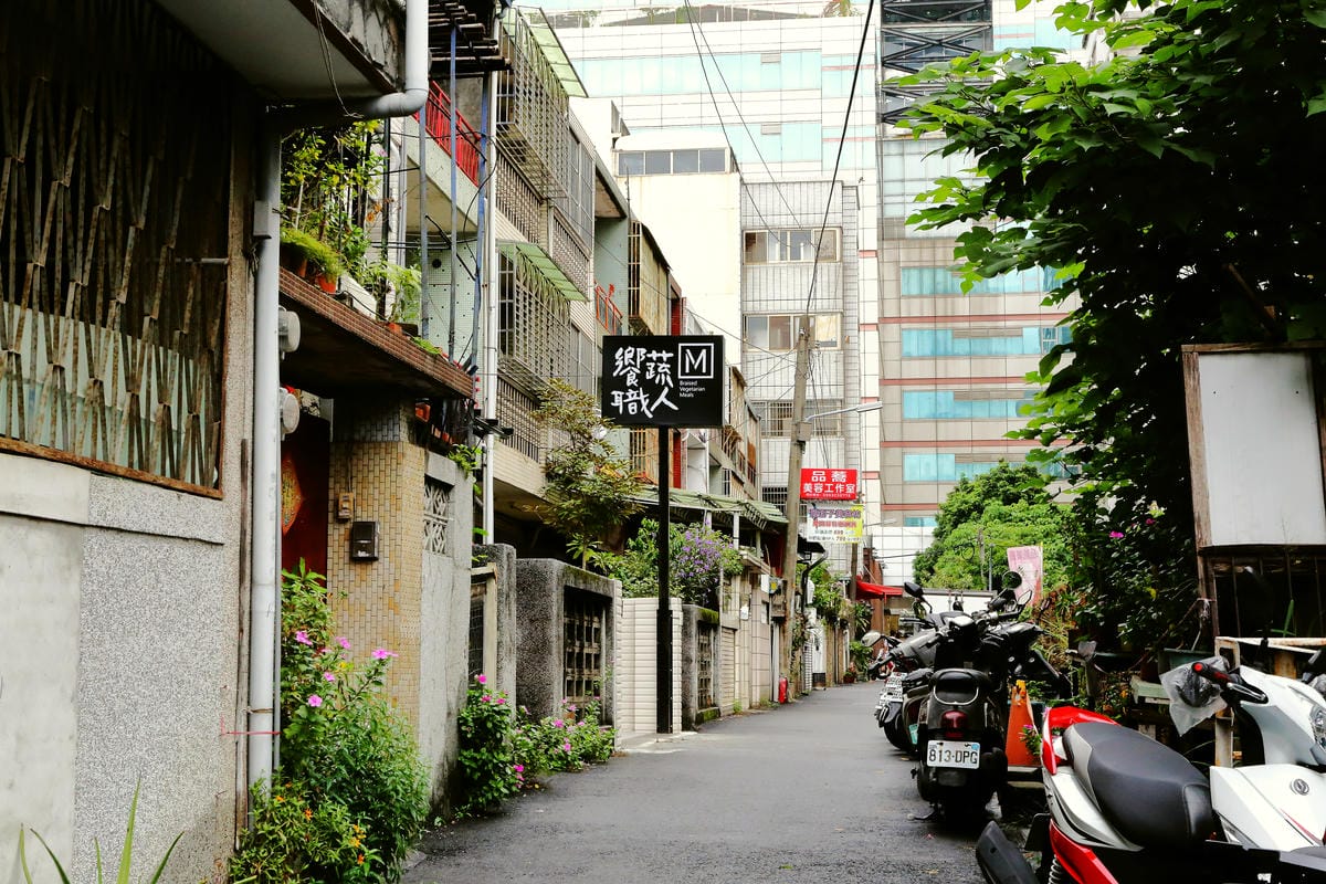 【食。台中】Veges M 饗蔬職人（一中參代店）～獨領風潮，蔬食滷味新概念！自製獨門配方滷汁，原來蔬食也可以這樣吃！