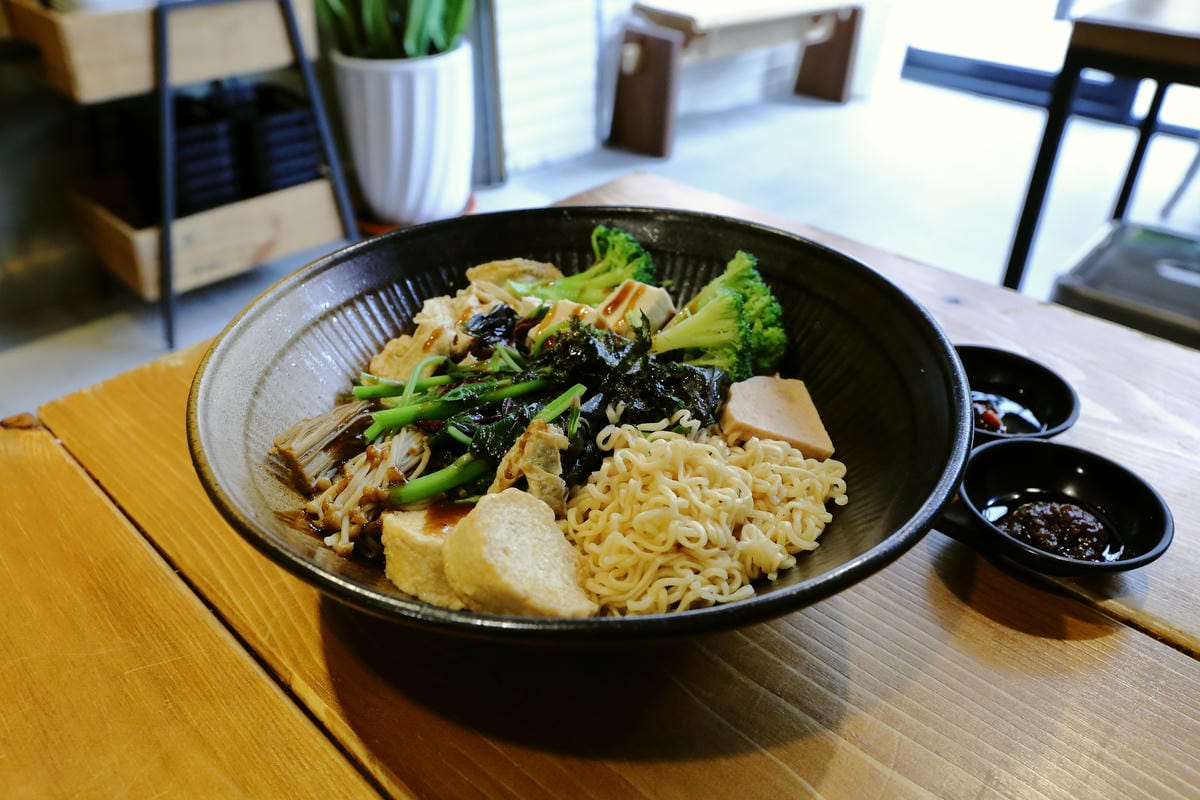 【食。台中】Veges M 饗蔬職人（一中參代店）～獨領風潮，蔬食滷味新概念！自製獨門配方滷汁，原來蔬食也可以這樣吃！