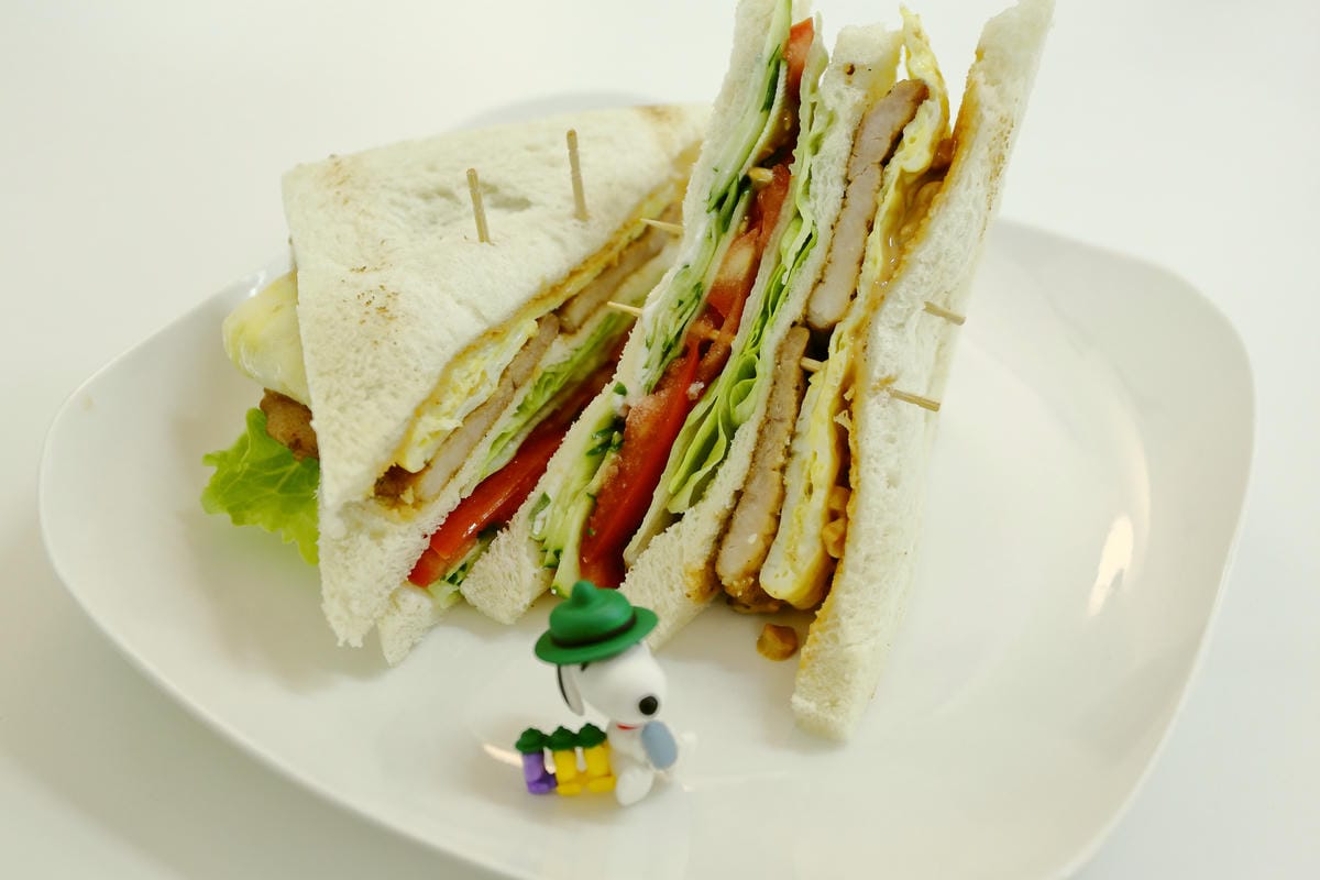 【食。三重】熊尬夯碳烤三明治早午餐～巷弄隱藏版早餐店。不同的故事、認真生活的態度，單親媽堅強撫養身心障礙兒子不喊苦，天然手作，充滿媽媽味道的餐點便宜又好吃