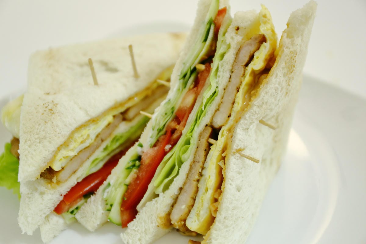 【食。三重】熊尬夯碳烤三明治早午餐～巷弄隱藏版早餐店。不同的故事、認真生活的態度，單親媽堅強撫養身心障礙兒子不喊苦，天然手作，充滿媽媽味道的餐點便宜又好吃