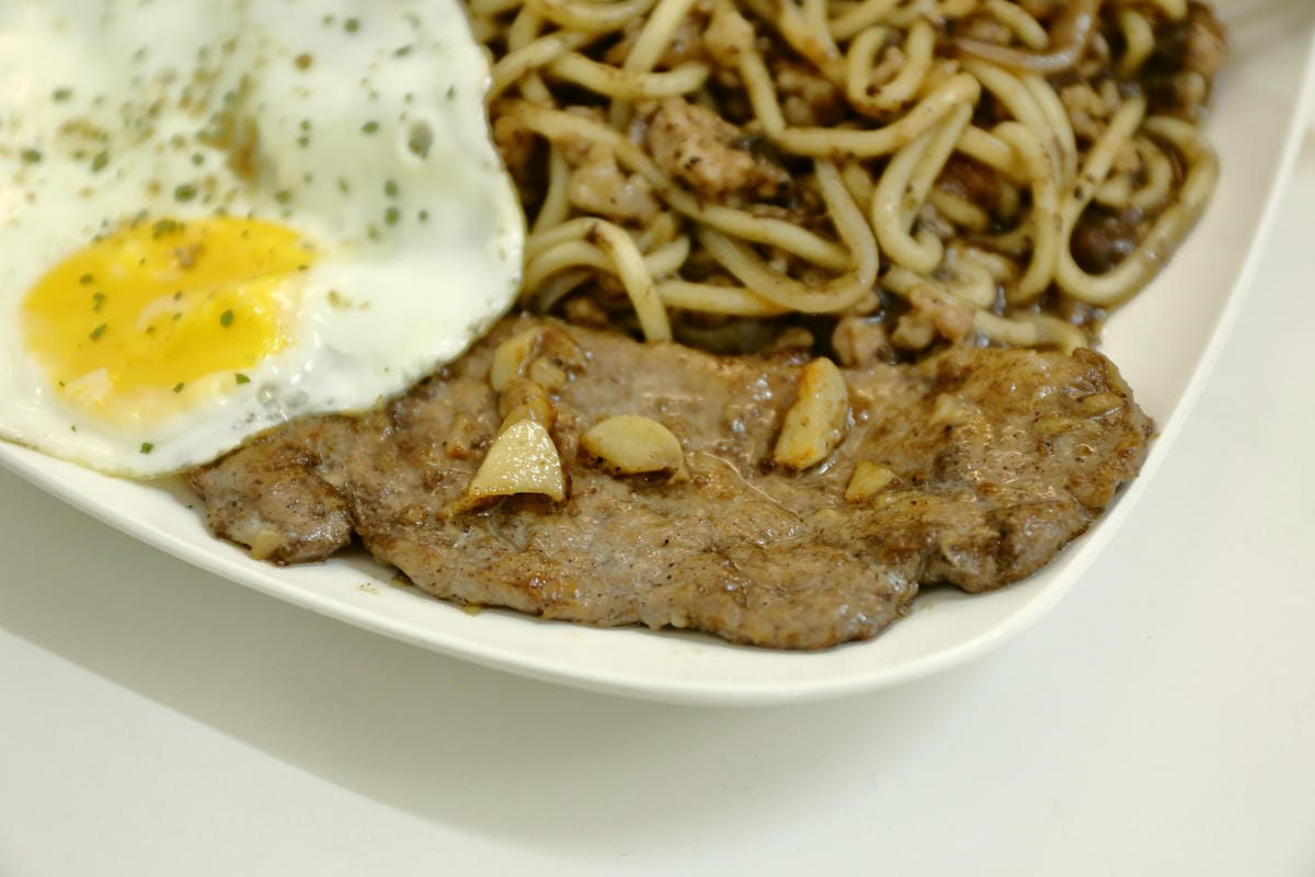 【食。三重】熊尬夯碳烤三明治早午餐～巷弄隱藏版早餐店。不同的故事、認真生活的態度，單親媽堅強撫養身心障礙兒子不喊苦，天然手作，充滿媽媽味道的餐點便宜又好吃