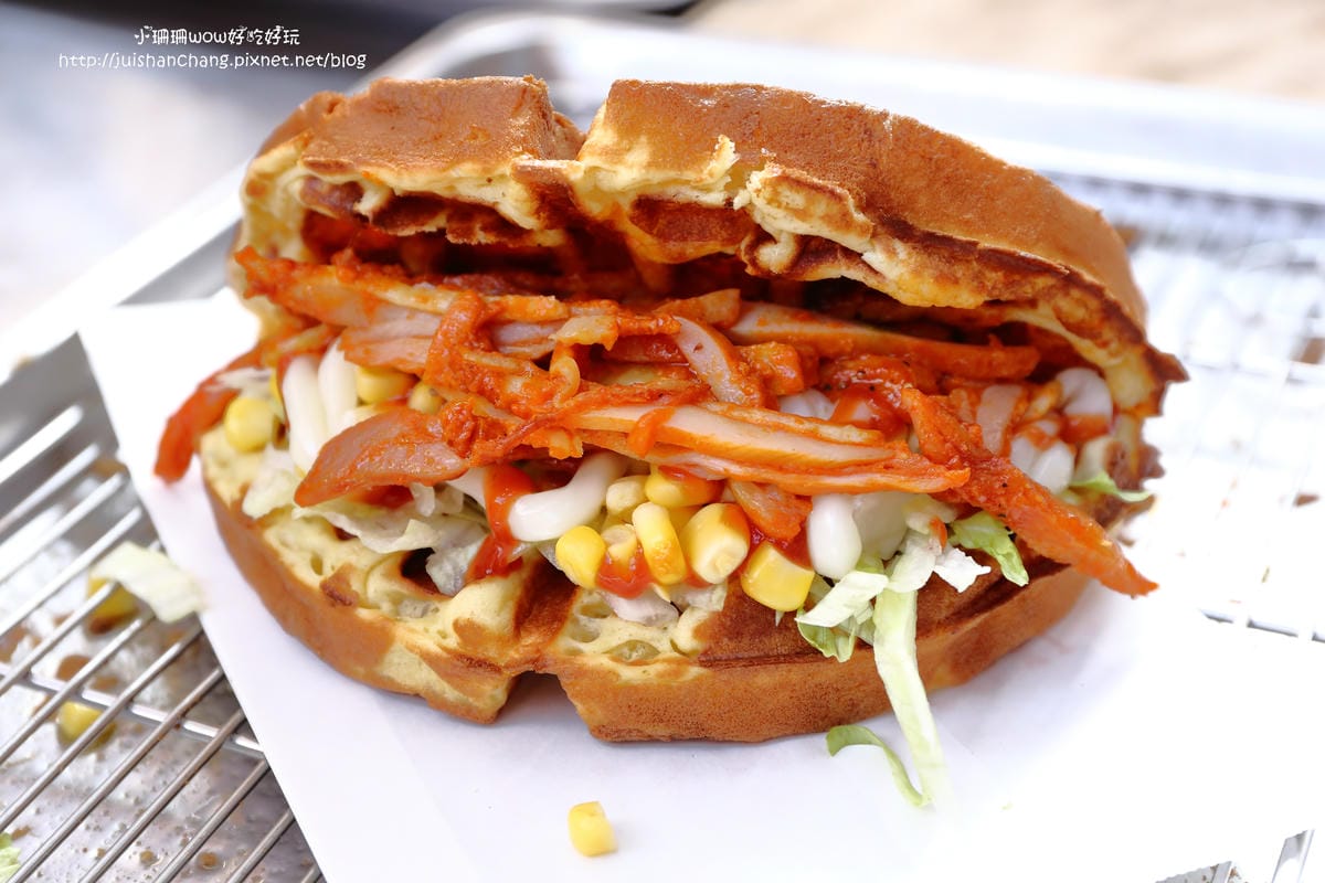 【食。中壢】幸福圓鬆餅屋～中原夜市限定！無可抗拒甜品，口味超多的創意鬆餅店，隨手帶著吃～(已歇業)