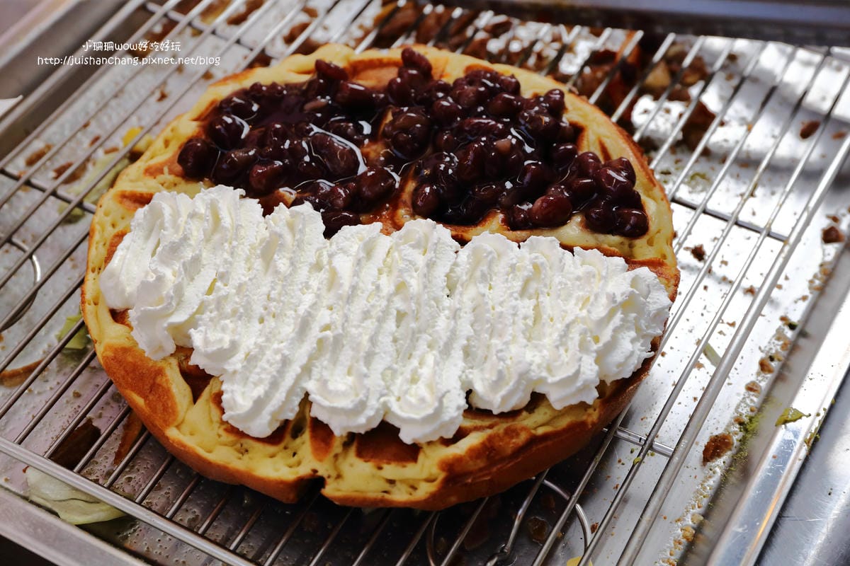 【食。中壢】幸福圓鬆餅屋～中原夜市限定！無可抗拒甜品，口味超多的創意鬆餅店，隨手帶著吃～(已歇業)