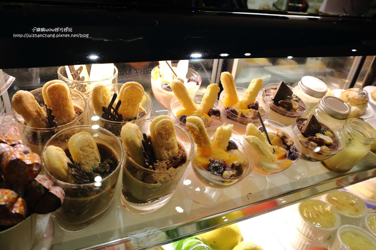 【食。永和】捲尾巴寵物友善餐廳X複合式小酒館有柴犬店長陪吃飯,萌指數破表!老闆手作創意料理,還有意想不到的限量菜色喔!