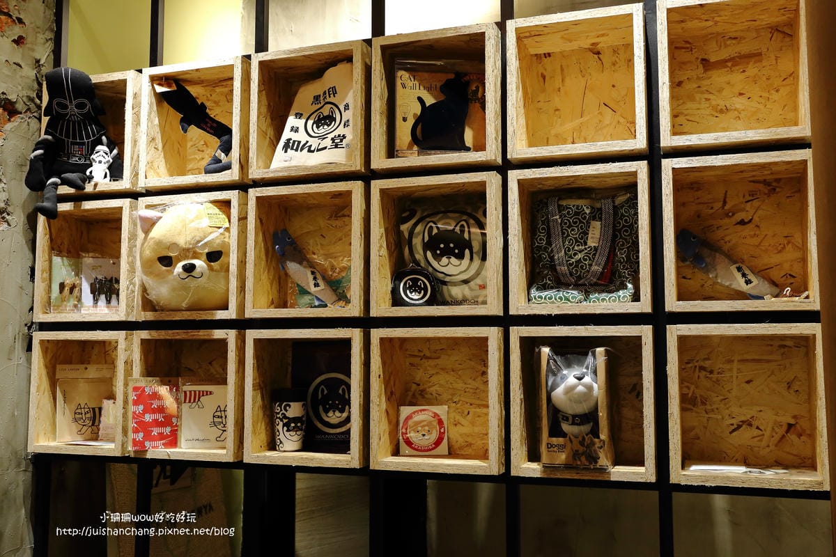 【食。永和】捲尾巴寵物友善餐廳X複合式小酒館～有柴犬店長陪吃飯，萌指數破表！老闆手作創意料理，還有意想不到的限量菜色喔！