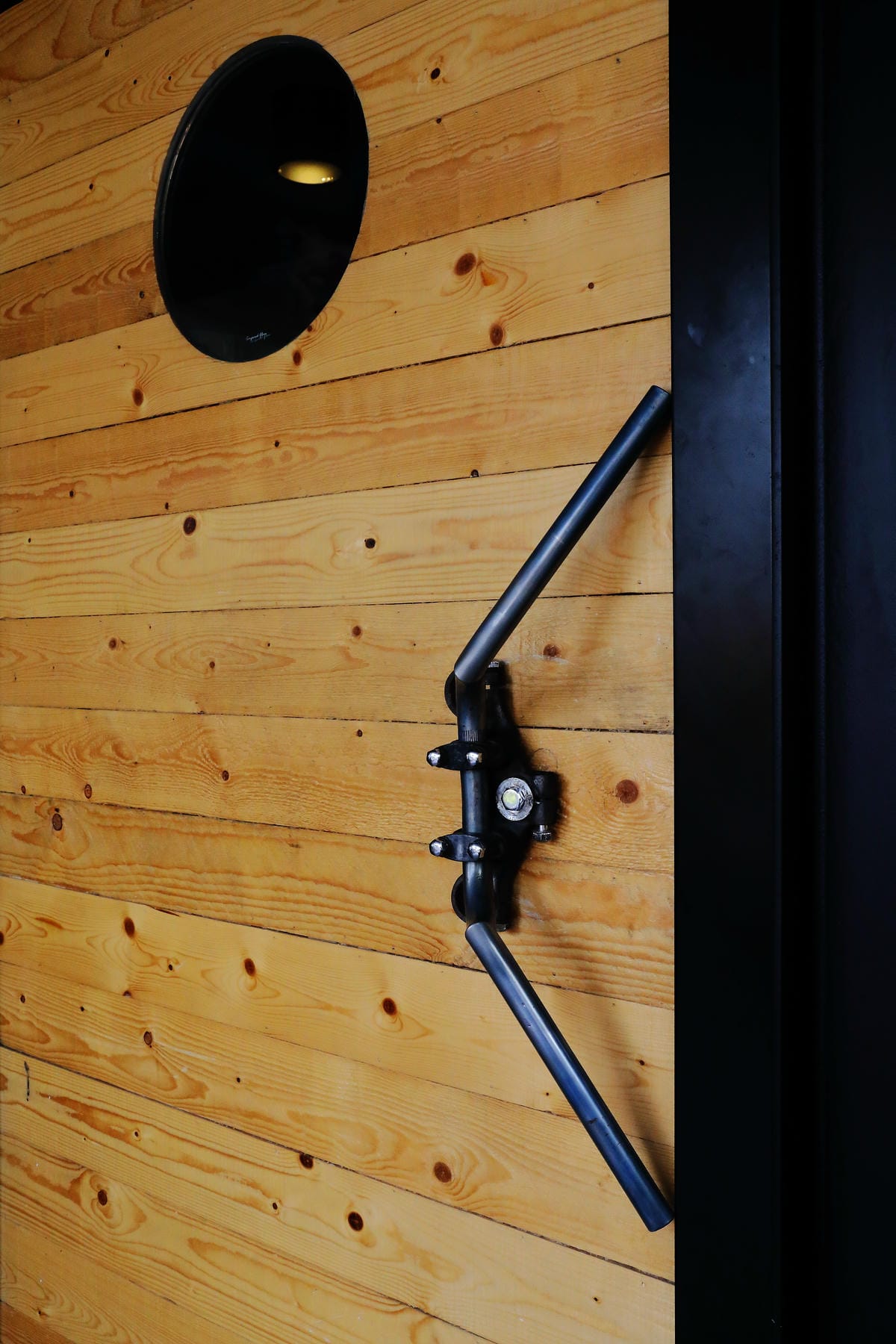 【食。板橋】1925 caf’e～新開幕早午餐。這不是機車行？復古風偉士牌機車餐廳，重返50年前的風光～