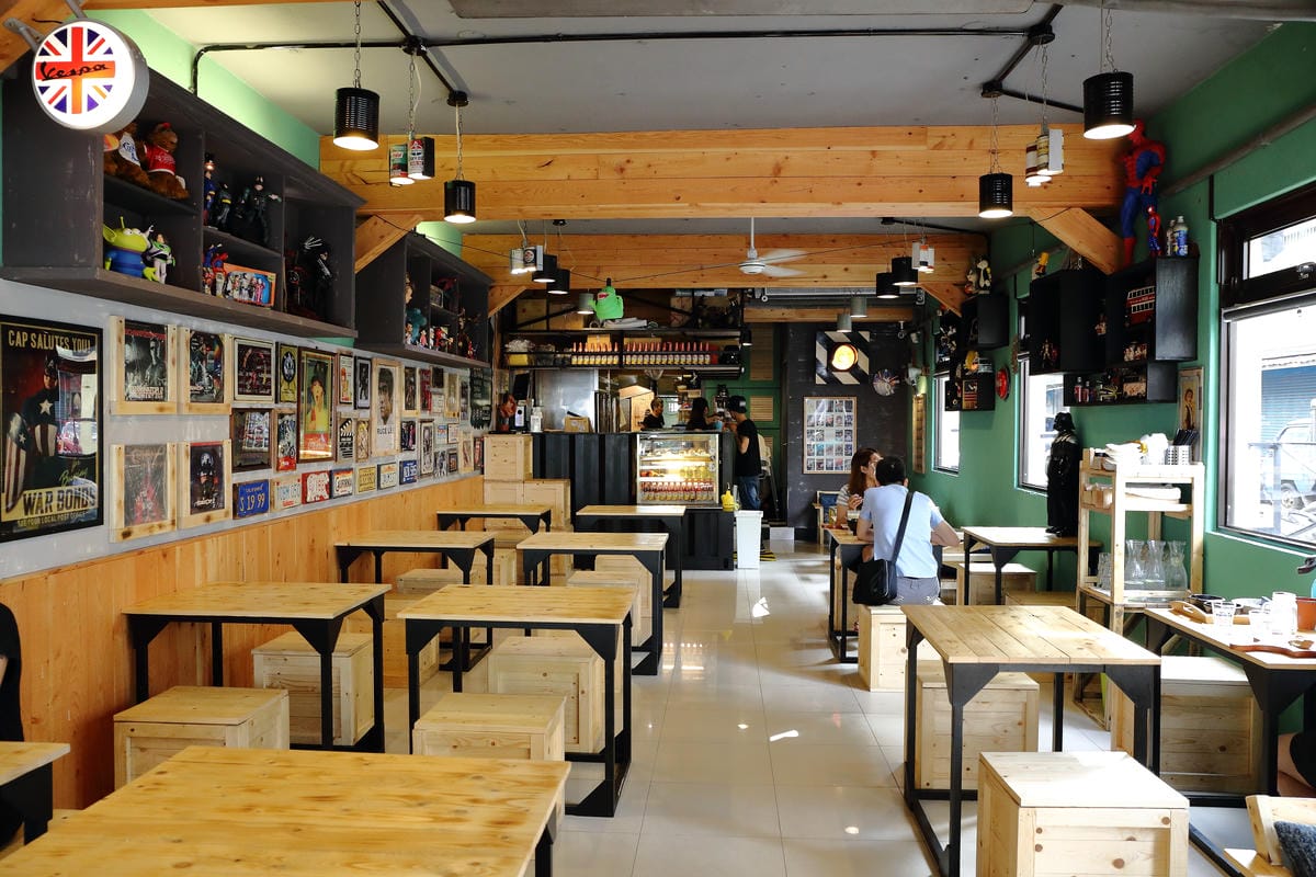 【食。板橋】1925 caf’e～新開幕早午餐。這不是機車行？復古風偉士牌機車餐廳，重返50年前的風光～