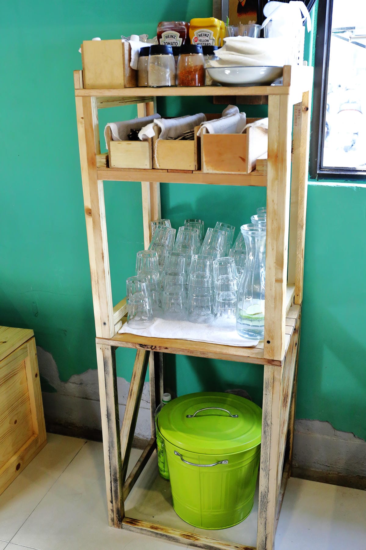 【食。板橋】1925 caf’e～新開幕早午餐。這不是機車行？復古風偉士牌機車餐廳，重返50年前的風光～