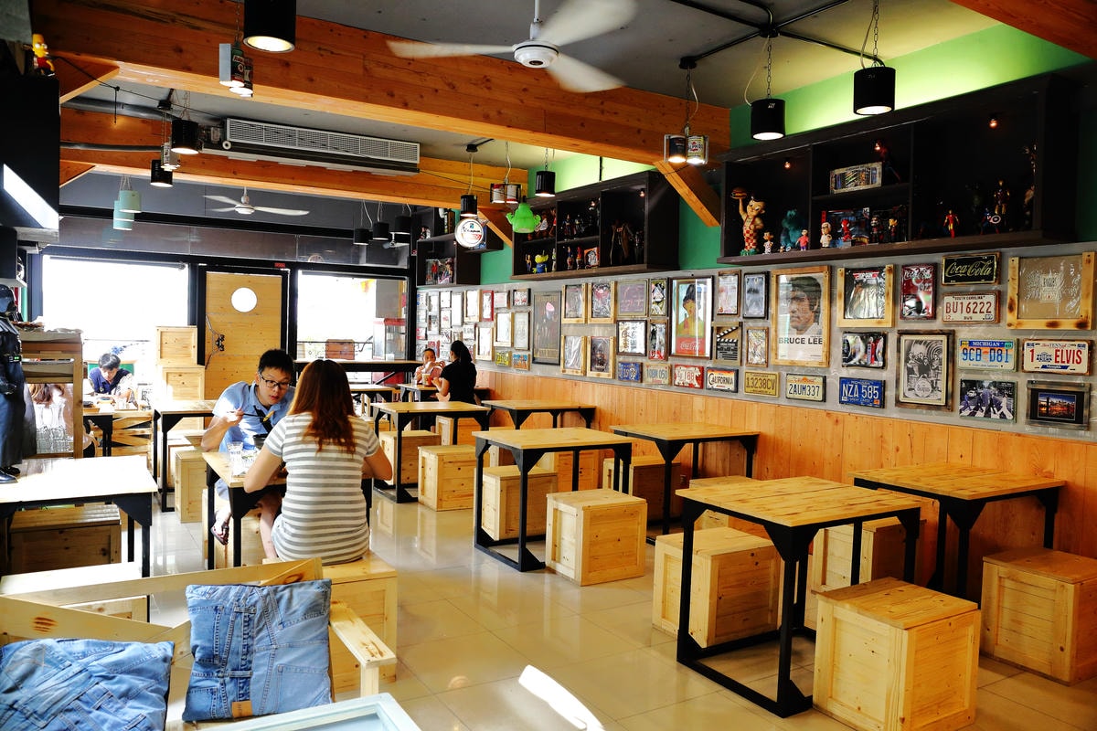 【食。板橋】1925 caf’e新開幕早午餐。這不是機車行?復古風偉士牌機車餐廳,重返50年前的風光