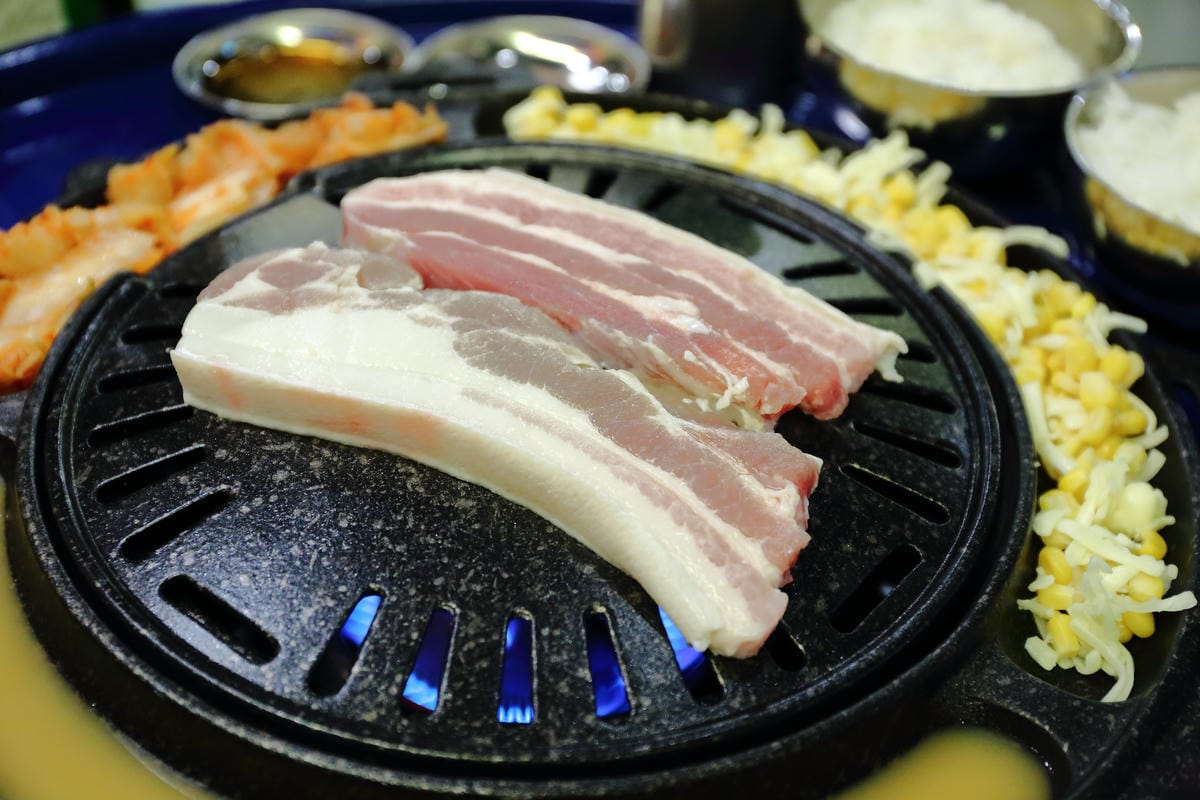 【食。中壢】Stand up韓道立燒 中壢店～韓式烤肉新開幕！只有鐵桶、只能站著吃的烤肉店！(已歇業)