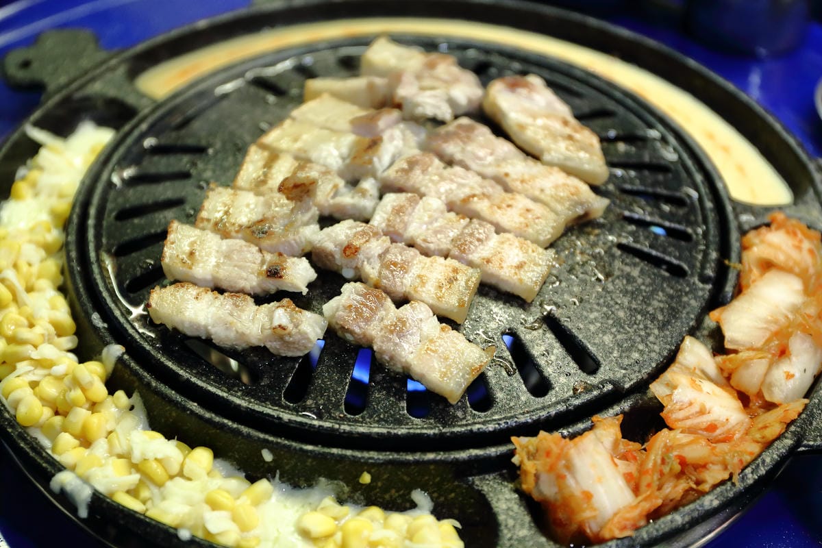 【食。中壢】Stand up韓道立燒 中壢店～韓式烤肉新開幕！只有鐵桶、只能站著吃的烤肉店！(已歇業)