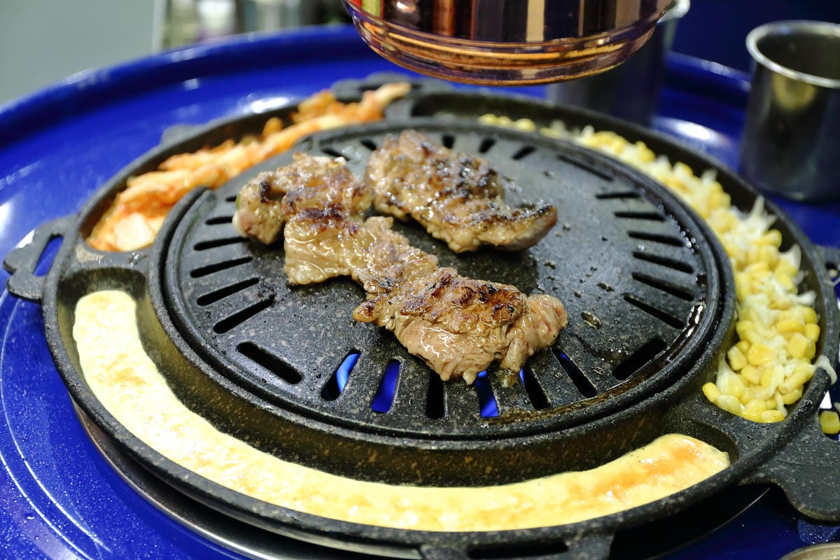 【食。中壢】Stand up韓道立燒 中壢店～韓式烤肉新開幕！只有鐵桶、只能站著吃的烤肉店！(已歇業)