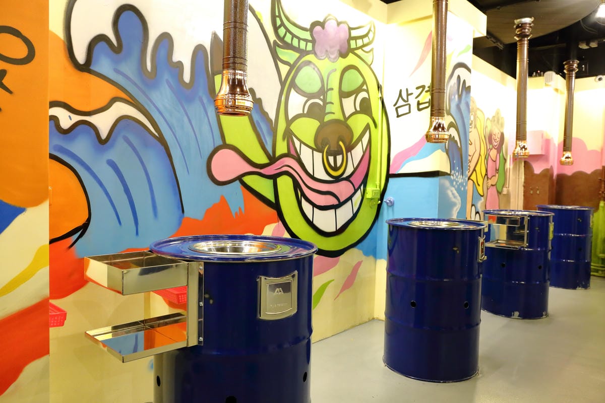 【食。中壢】Stand up韓道立燒 中壢店～韓式烤肉新開幕！只有鐵桶、只能站著吃的烤肉店！(已歇業)