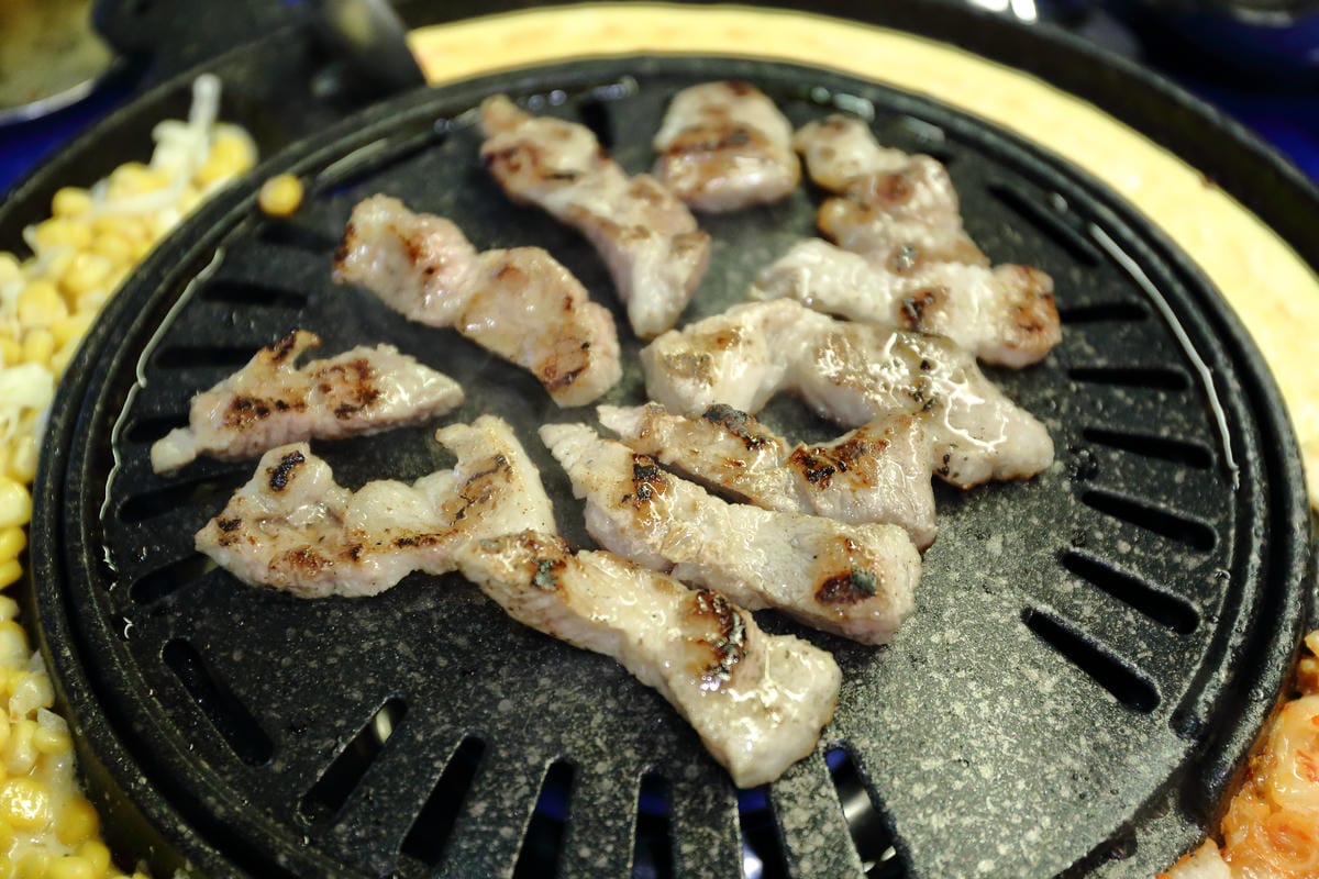 【食。中壢】Stand up韓道立燒 中壢店～韓式烤肉新開幕！只有鐵桶、只能站著吃的烤肉店！(已歇業)